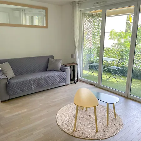 Homestay Comfortable In Near La Defense Arena And Paris With Very Good Wifi