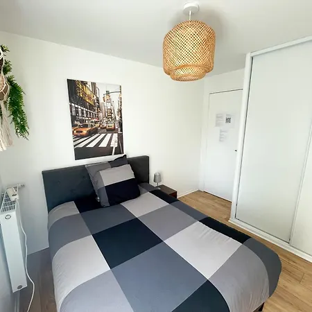Homestay Comfortable In Near La Defense Arena And Paris With Very Good Wifi *