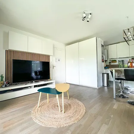 Homestay Comfortable In Near La Defense Arena And Paris With Very Good Wifi
